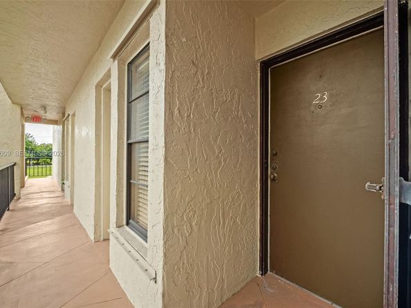 709 Curtiss Pkwy 23, Miami Springs FL 33166