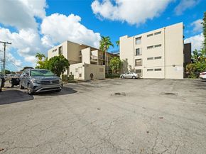 709 Curtiss Pkwy 23, Miami Springs FL 33166