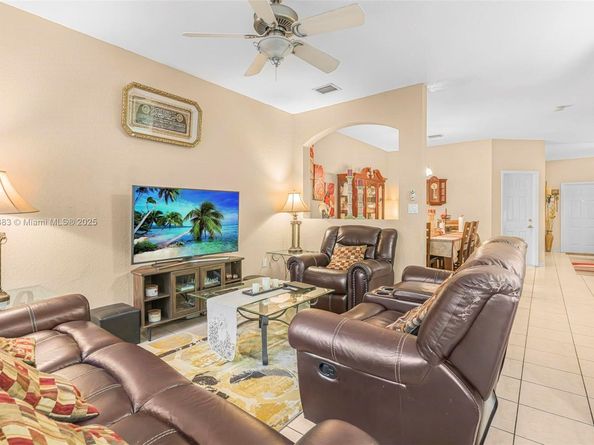 12540 SW 125th St, Miami FL 33186