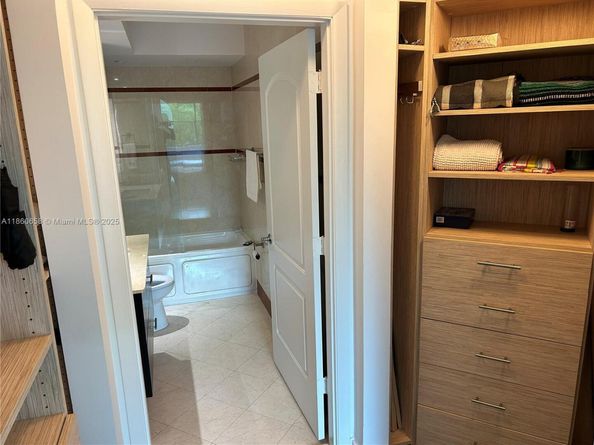 110 Washington Ave 2421, Miami Beach FL 33139
