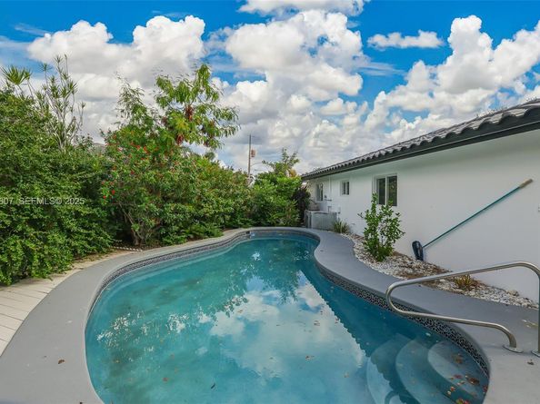 1830 NE 65th Ct, Fort Lauderdale FL 33308