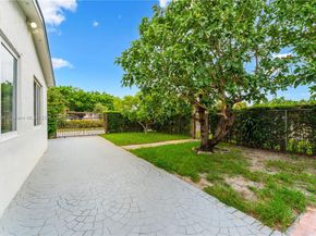 3150 NW 90th St, Miami FL 33147