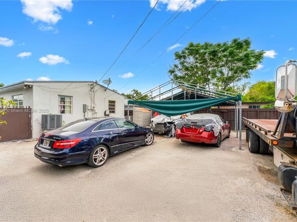 3150 NW 90th St, Miami FL 33147