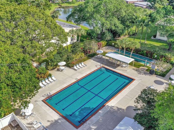 3980 Oaks Clubhouse Dr 409, Pompano Beach FL 33069
