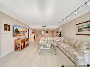 3980 Oaks Clubhouse Dr 409, Pompano Beach FL 33069