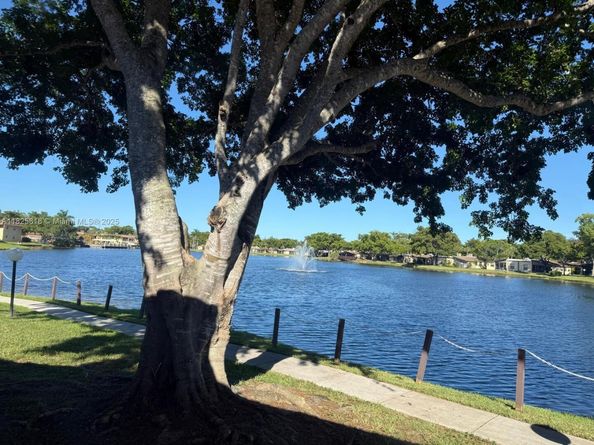616 Briarwood Cir 144, Hollywood FL 33024