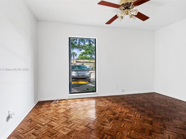 616 Briarwood Cir 144, Hollywood FL 33024