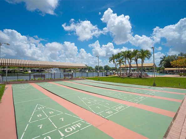 616 Briarwood Cir 144, Hollywood FL 33024
