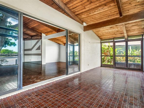 616 Briarwood Cir 144, Hollywood FL 33024