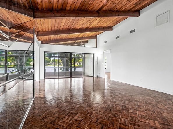 616 Briarwood Cir 144, Hollywood FL 33024