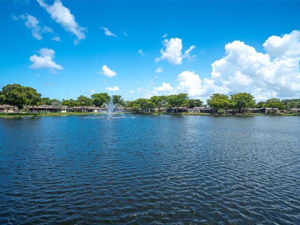 616 Briarwood Cir 144, Hollywood FL 33024