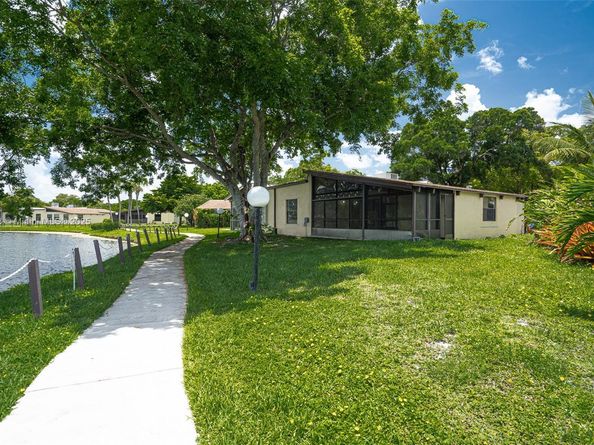 616 Briarwood Cir 144, Hollywood FL 33024