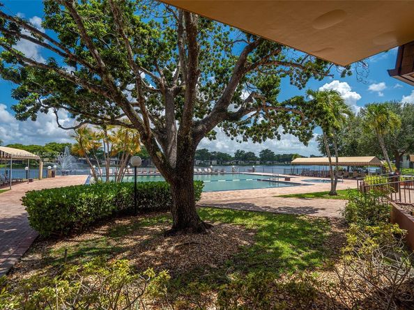 616 Briarwood Cir 144, Hollywood FL 33024