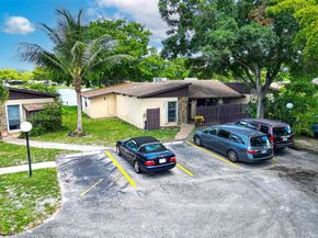 616 Briarwood Cir 144, Hollywood FL 33024