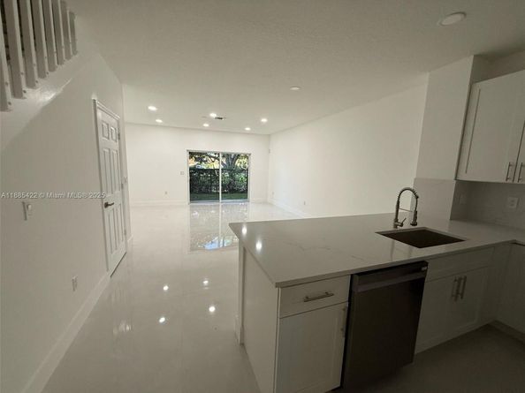 8132 SW 17th Ct, North Lauderdale FL 33068