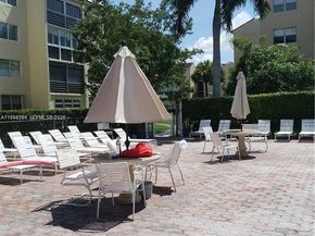 2821 Somerset Dr 400, Lauderdale Lakes FL 33311