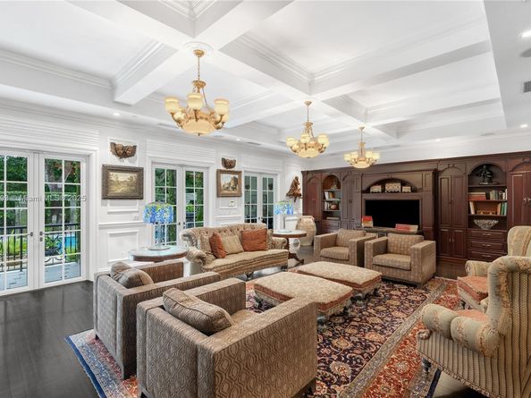612 Sunset Dr, Coral Gables FL 33143