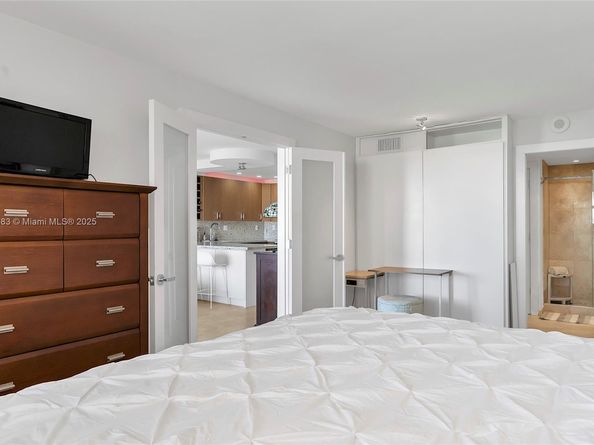 465 Ocean Dr 824, Miami Beach FL 33139