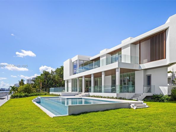 503 Palm Dr, Hallandale Beach FL 33009