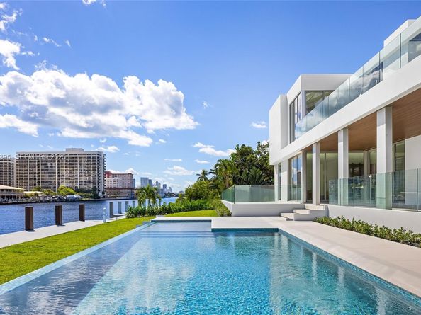 503 Palm Dr, Hallandale Beach FL 33009