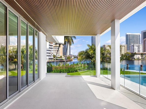 503 Palm Dr, Hallandale Beach FL 33009