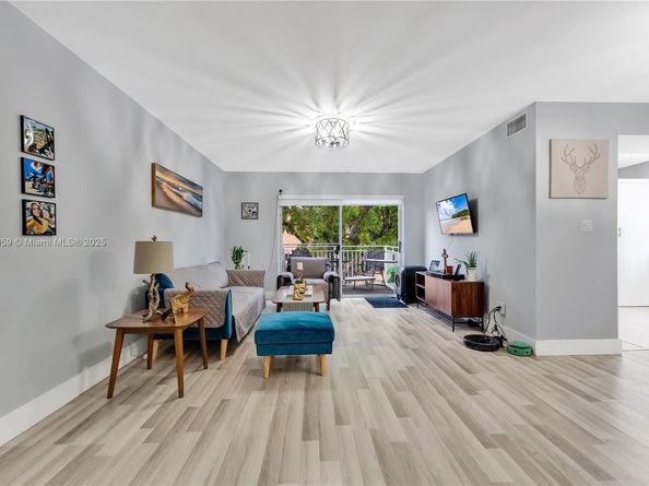1200 SW 113th Ter 203, Pembroke Pines FL 33025