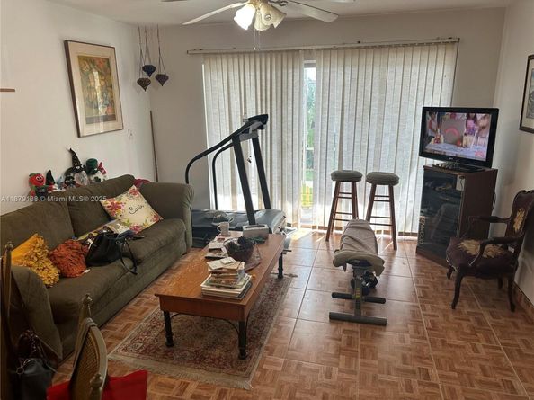 3040 NE 16th Ave 206, Oakland Park FL 33334