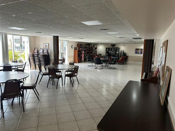 3040 NE 16th Ave 206, Oakland Park FL 33334