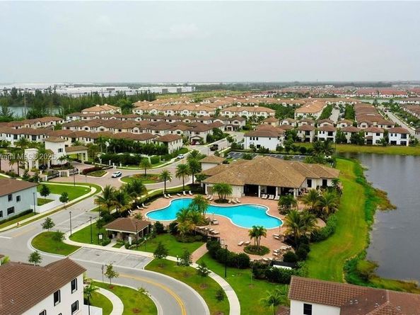 9776 W 34th Ave, Hialeah FL 33018