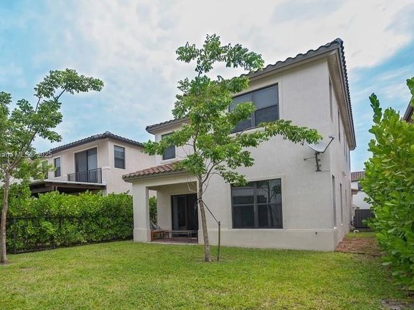 9776 W 34th Ave, Hialeah FL 33018