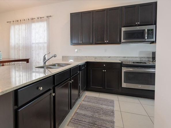 9776 W 34th Ave, Hialeah FL 33018
