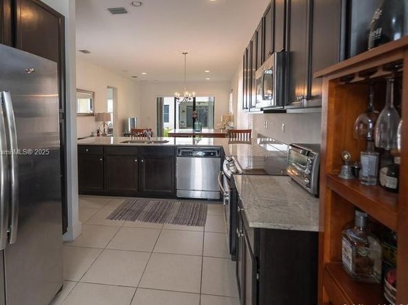 9776 W 34th Ave, Hialeah FL 33018
