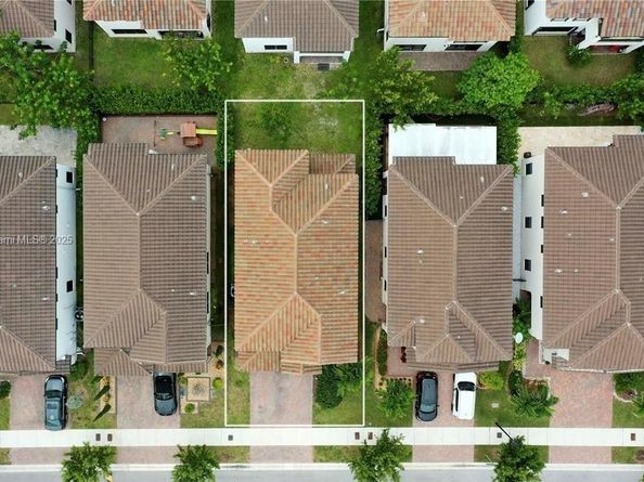 9776 W 34th Ave, Hialeah FL 33018