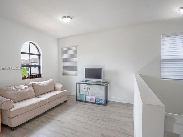 9776 W 34th Ave, Hialeah FL 33018