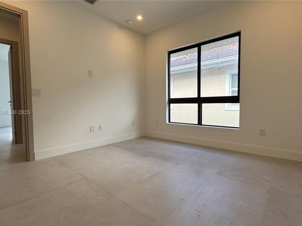 724 SW 8th Way 724, Fort Lauderdale FL 33315