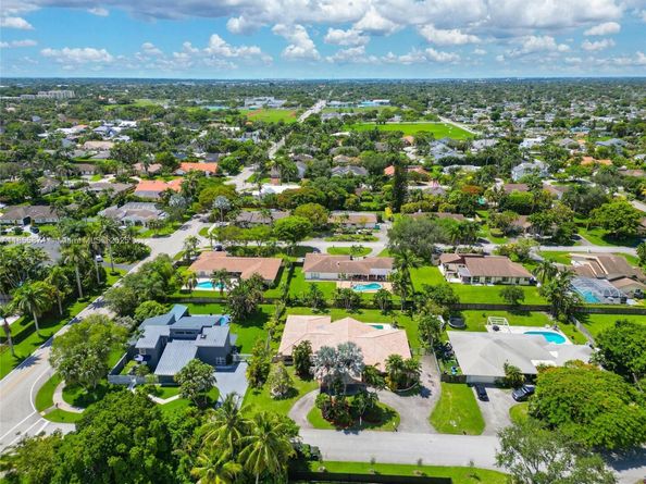 10220 SW 140th St, Miami FL 33176