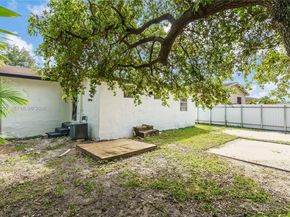 2443 NW 55th St, Miami FL 33142