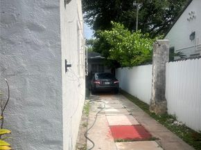 655 NE 80th St, Miami FL 33138