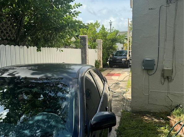 655 NE 80th St, Miami FL 33138