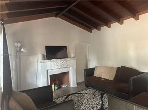 655 NE 80th St, Miami FL 33138