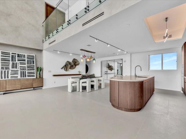 888 Biscayne Blvd PH 5704, Miami FL 33132