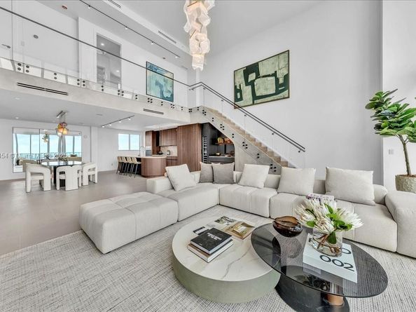 888 Biscayne Blvd PH 5704, Miami FL 33132