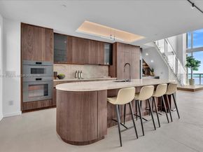 888 Biscayne Blvd PH 5704, Miami FL 33132
