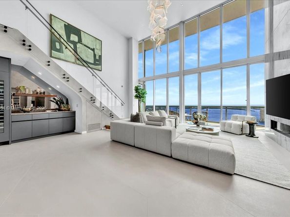 888 Biscayne Blvd PH 5704, Miami FL 33132