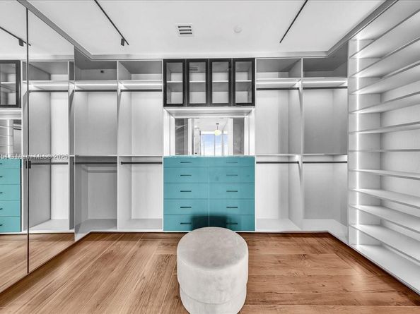888 Biscayne Blvd PH 5704, Miami FL 33132