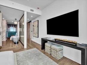 888 Biscayne Blvd PH 5704, Miami FL 33132