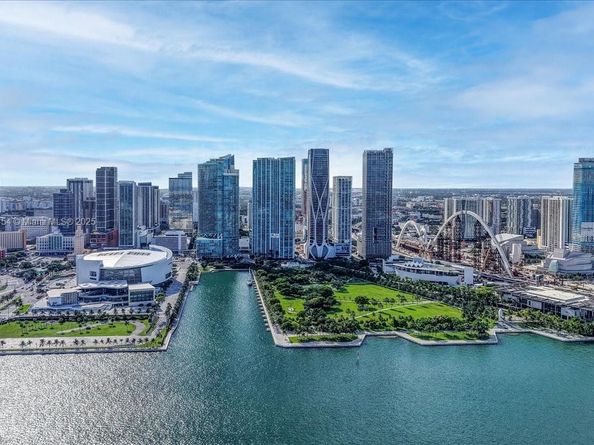 888 Biscayne Blvd PH 5704, Miami FL 33132