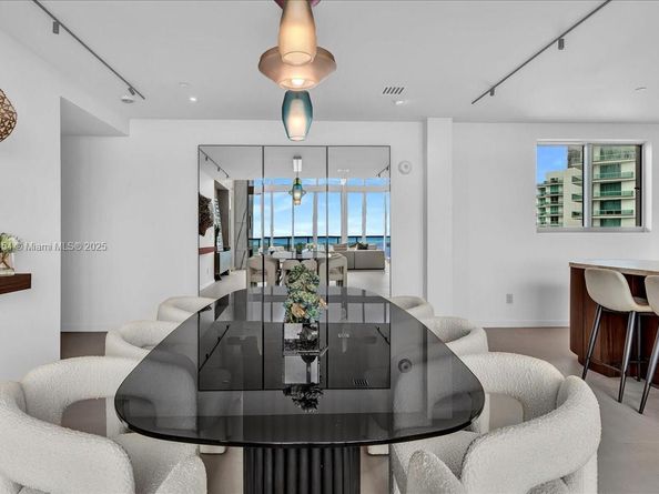 888 Biscayne Blvd PH 5704, Miami FL 33132