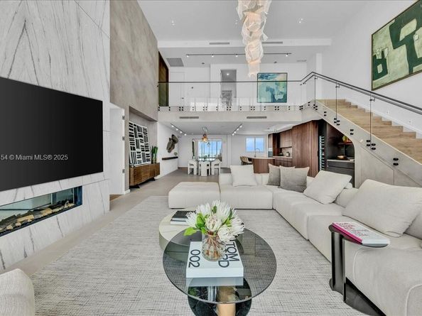 888 Biscayne Blvd PH 5704, Miami FL 33132