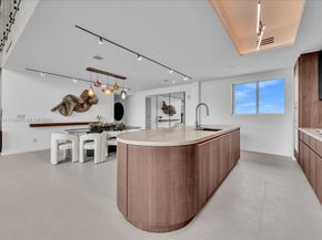 888 Biscayne Blvd PH 5704, Miami FL 33132